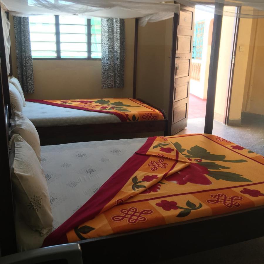 Diani Travellers Guest House Ukunda Dış mekan fotoğraf