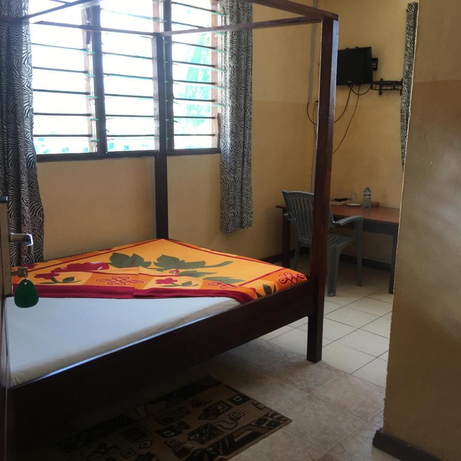 Diani Travellers Guest House Ukunda Dış mekan fotoğraf