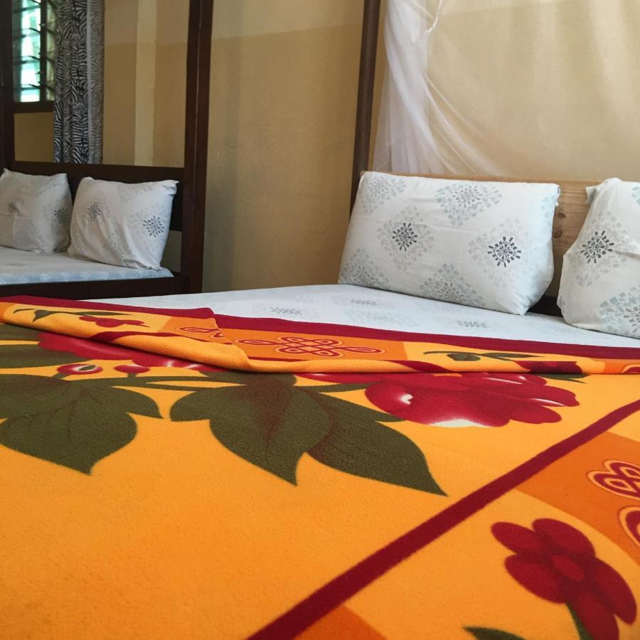 Diani Travellers Guest House Ukunda Dış mekan fotoğraf