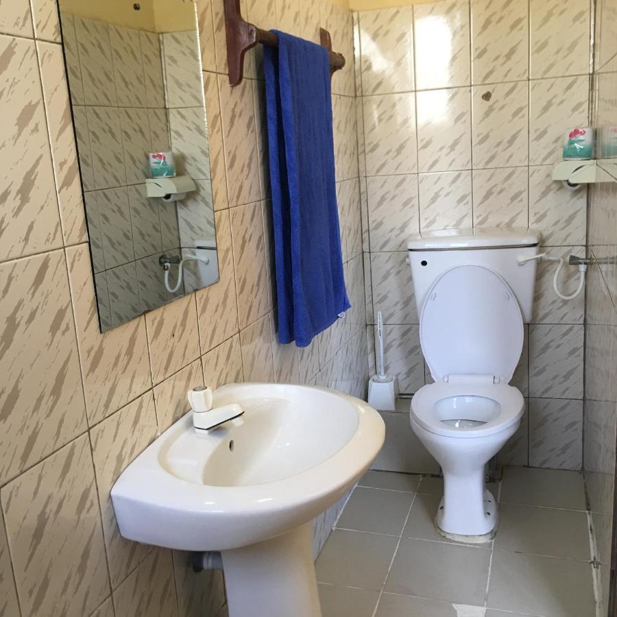 Diani Travellers Guest House Ukunda Dış mekan fotoğraf