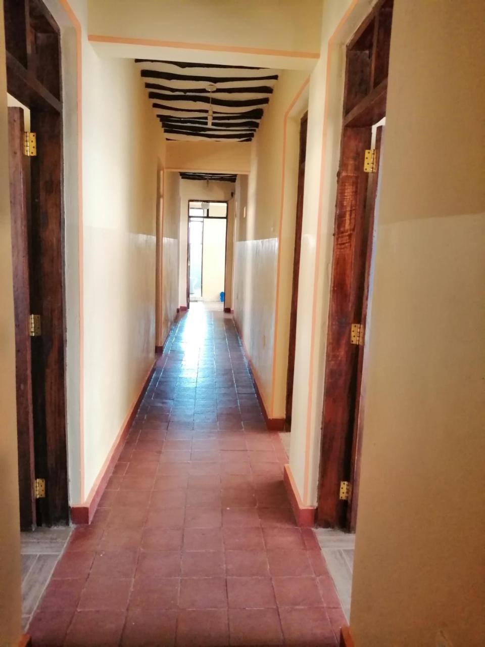 Diani Travellers Guest House Ukunda Dış mekan fotoğraf